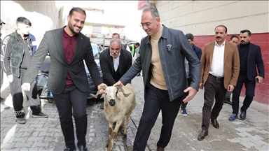 Li Şanliurfayê di çarçoveya alîkariyên remezanê da 400 pez ji malbatên hewcedar ra hatin dayîn