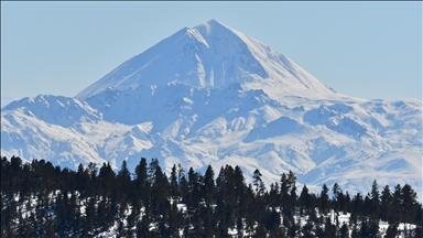 Kars'ta 1 metreyi aşan kar doğada güzel görüntüler oluşturdu