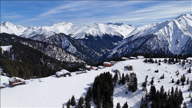 Rize'de Kaçkar Dağları ve yaylalardaki kar manzarası dronla görüntülendi