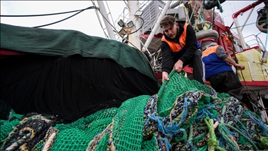Hava koşulları nedeniyle denize açılamayan Egeli balıkçılar sezonun kalanından umutlu