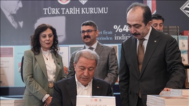 TBMM Milli Savunma Komisyonu Başkanı Akar, "Külliye'de Ramazan" etkinliklerinde okurlarla buluştu