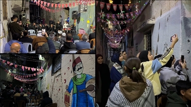 Gazze’de yıkımın izleri arasında ramazan gecesi programı düzenlendi