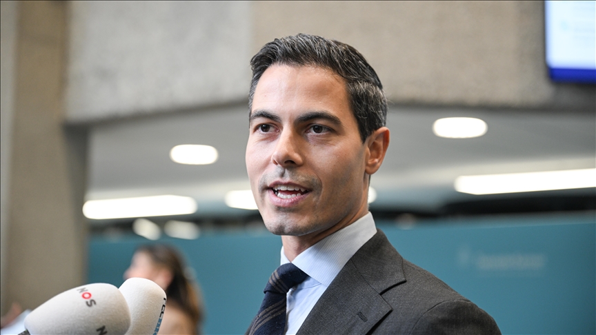 Роб Јетен стана најмлад холандски премиер со инаугурацијата на новата малцинска Влада