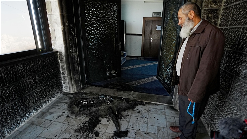 "همجية إسرائيلية".. فلسطين تندد بإحراق مسجد بسادس أيام رمضان