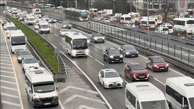 İstanbul'da sabah saatlerinde trafik yoğunluğu yaşanıyor