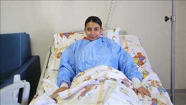 Bulantı şikayetiyle hastaneye götürülen çocuğun karnından saç yumağı çıktı