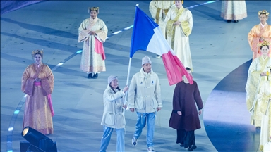 Le drapeau olympique remis à la France, cap sur les Alpes 2030