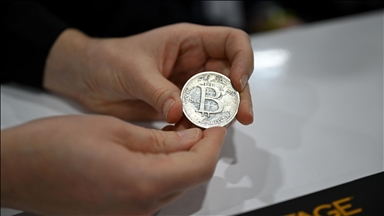 Bitcoin faces weekly downward trend due to continuous institutional sell-offs