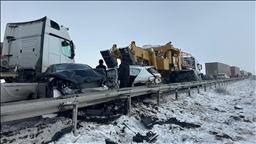 Erzurum'da çok sayıda aracın karıştığı zincirleme trafik kazası meydana geldi