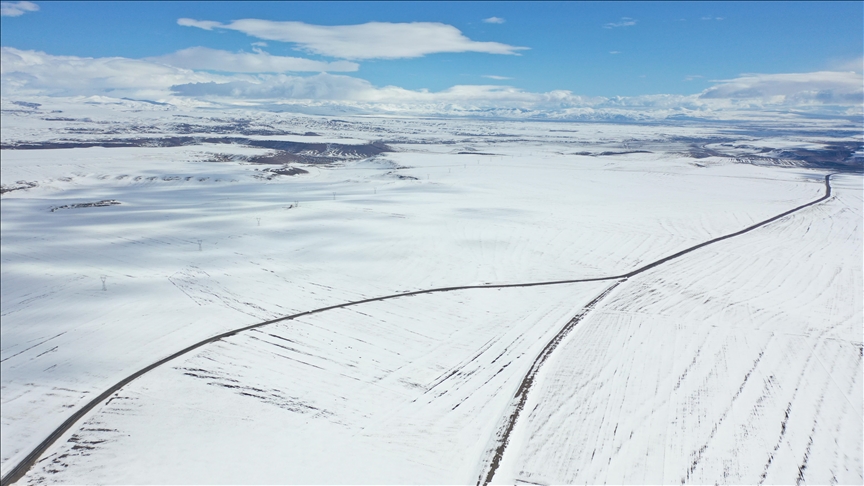 Li Qers û Tunceliyê piştî ketina berfê sir û serma çêbû