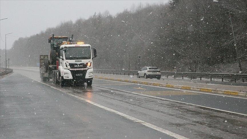 Li Çiyayê Boluyê berf dibare