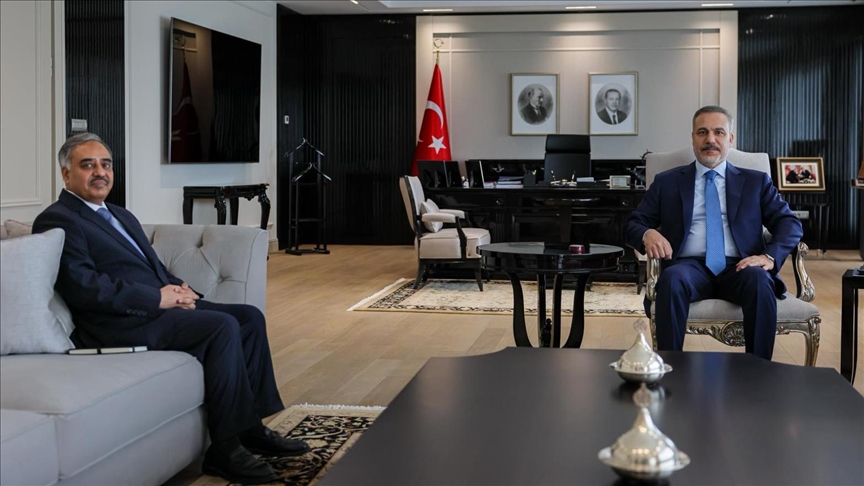 أنقرة.. فيدان يلتقي الأمين العام لمجموعة الدول الثماني النامية