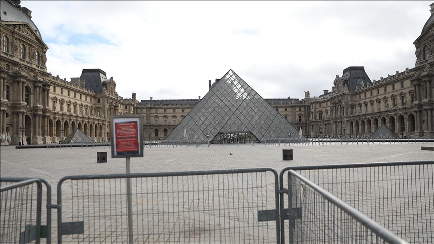 Macron accepts resignation of Louvre chief amid theft fallout, strikes