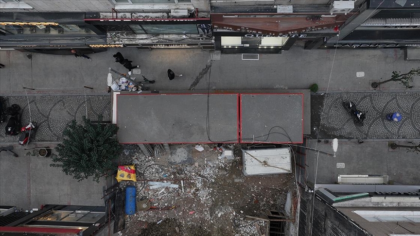 Şişli'de İBB'nin yola taşıdığı trafoya esnaftan tepki