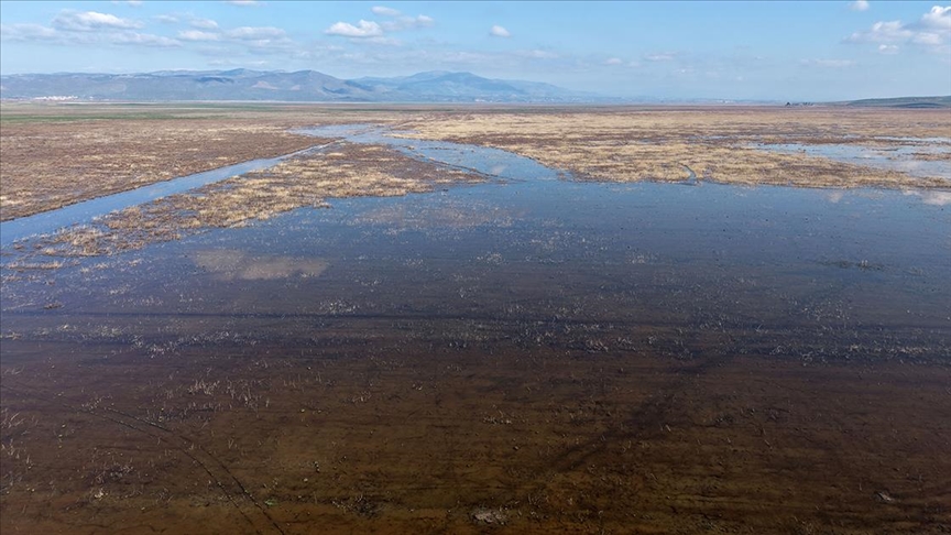 Manisa'da 5 yıl sonra yeniden su tutmaya başlayan Marmara Gölü çiftçiyi umutlandırdı