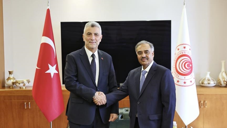 وزير التجارة التركي يستقبل الأمين العام لمجموعة الدول الثماني النامية