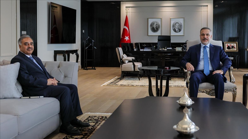 دیدار فیدان با دبیرکل سازمان دی‌-8