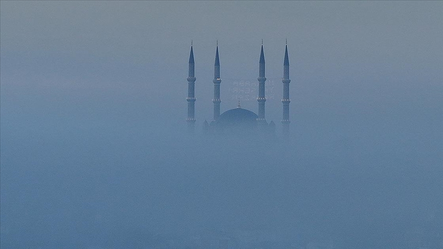 Selimiye Camisi sis bulutu içerisinde kaldı