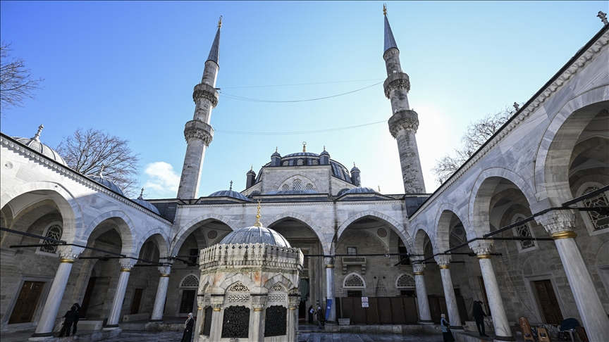 جامع "والدة الجديد" بإسطنبول.. تراث جمالي متجدد على مدار القرون (تقرير)