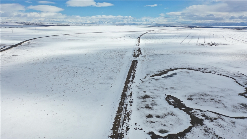 Kars ve Tunceli'de kar, yerini soğuk havaya bıraktı