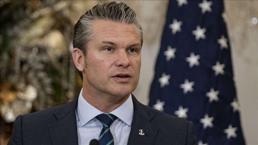 Шефот на Пентагон вели дека „сѐ е на маса“ додека САД вршат притисок врз Иран да постигне договор