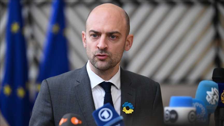 مصادر فرنسية: السفير الأمريكي أكد التزامه بعدم الانخراط في نقاشات داخلية