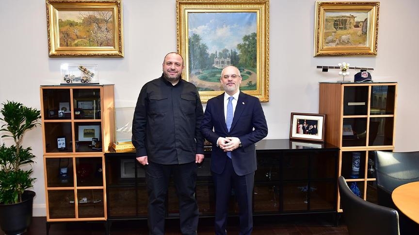 تركيا وأوكرانيا تبحثان قضايا الأمن الإقليمي ومساعي السلام