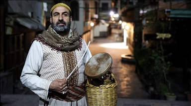 "يا نائم! وحّد الدائم".. الحاج محمود يوقظ الأهالي بدمشق للسحور