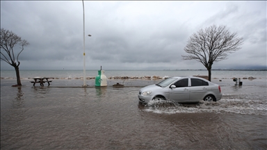 Karadeniz ve Akdeniz'in batısında yarın fırtına bekleniyor