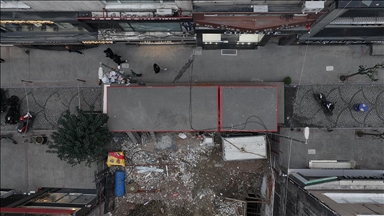 Şişli'de İBB'nin yola taşıdığı trafoya esnaftan tepki