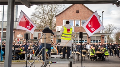 Almanya'da toplu taşıma çalışanlarından 2 günlük uyarı grevi kararı