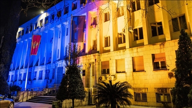 Zgrada Ministarstva vanjskih poslova Crne Gore u bojama ukrajinske zastave