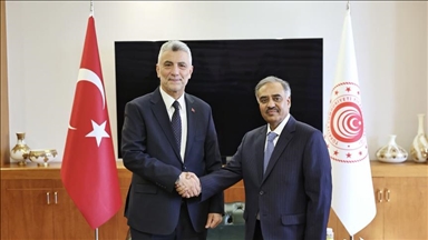 وزير التجارة التركي يستقبل الأمين العام لمجموعة الدول الثماني النامية