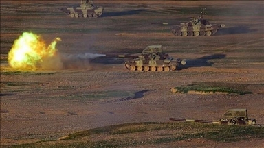 الحرس الثوري الإيراني يجري مناورات عسكرية جنوبي البلاد