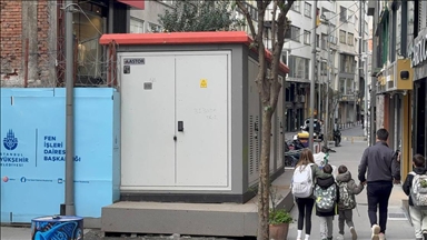 Şişli'de İBB'nin yola taşıdığı trafoya esnaftan tepki