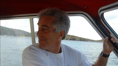 Dokumentet sugjerojnë se Epstein ruante kompjuterë në depo sekrete në SHBA