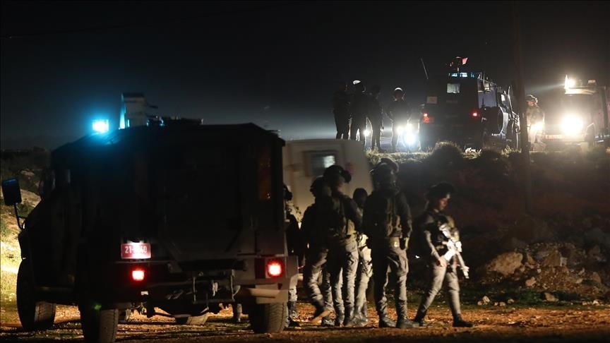 Израильские поселенцы подожгли дома и машины палестинцев в южной части Западного берега