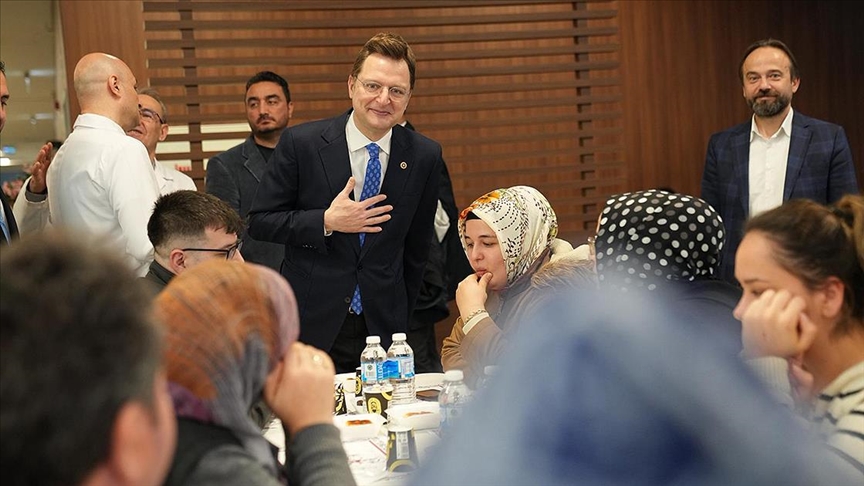 AK Parti Genel Başkan Yardımcısı Yerebakan, sağlık çalışanlarıyla iftar yaptı