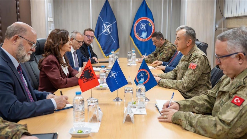 Spiropali takon komandantin e KFOR it  Shqipëria  mbështetje e plotë për sigurinë e Kosovës