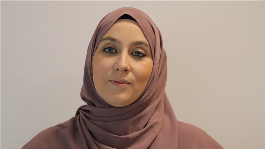 « Pour moi, l'Islam est la religion de la paix » déclare Adeline, qui a embrassé l’Islam il y a 14 ans 