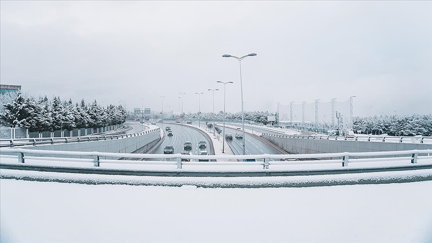 Başkentin yüksek kesimlerinde kar etkili oldu