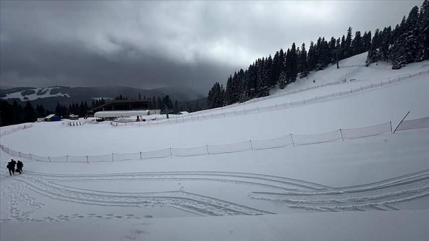 Ilgaz Dağı'nda kar yağışı ve sis etkili oluyor