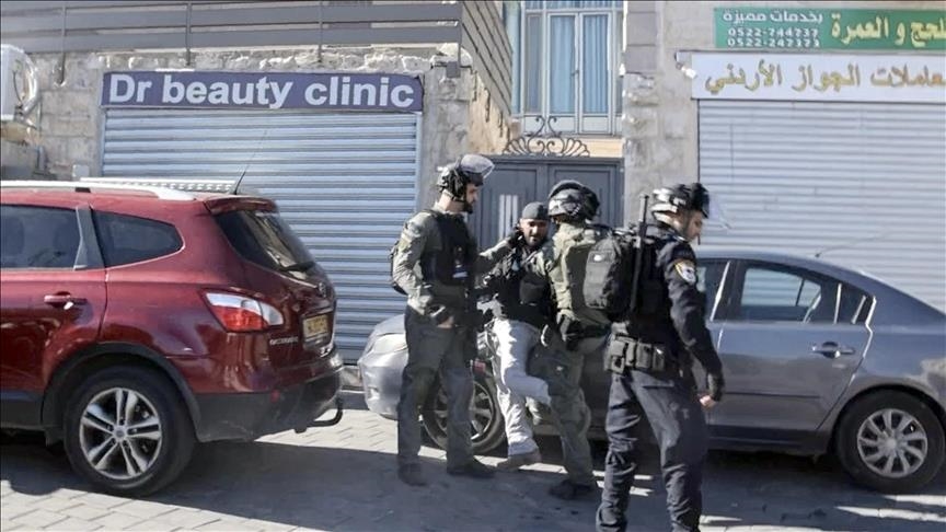 محكمة إسرائيلية تُسقط إدانة شرطي اعتدى على مصور الأناضول