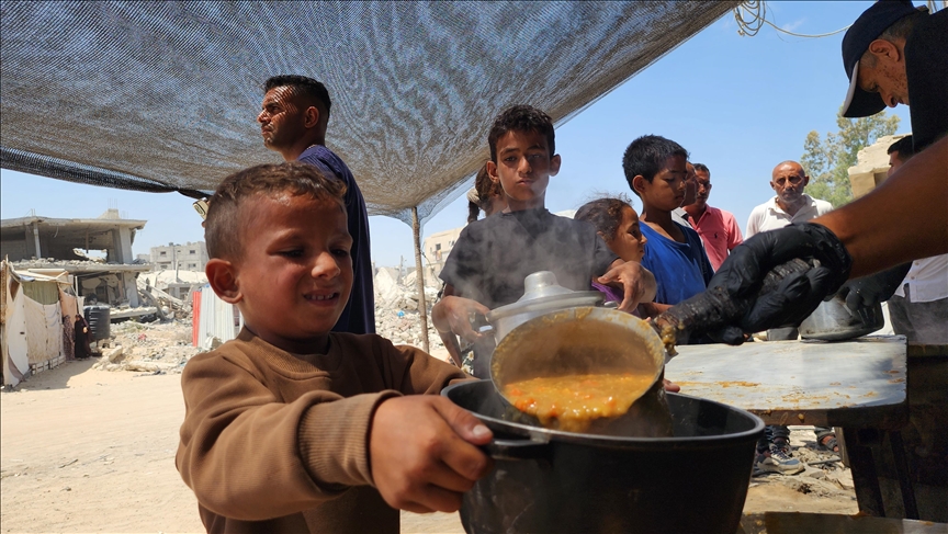 "حكومة غزة" تقول إن معيقات إسرائيلية تهدد بتوقف "المطبخ العالمي"