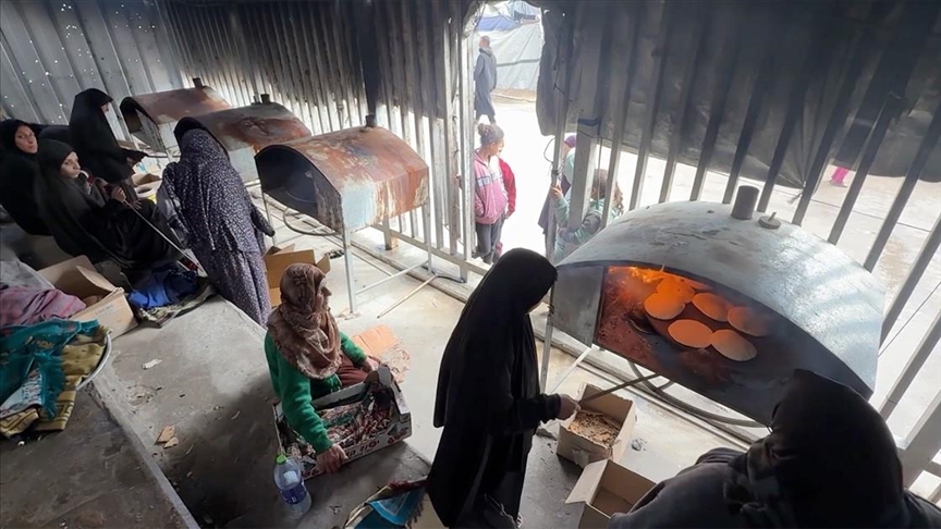 نان در سایه محاصره؛ تلاش زنان غزه برای سیر کردن کودکان در اردوگاه یرموک