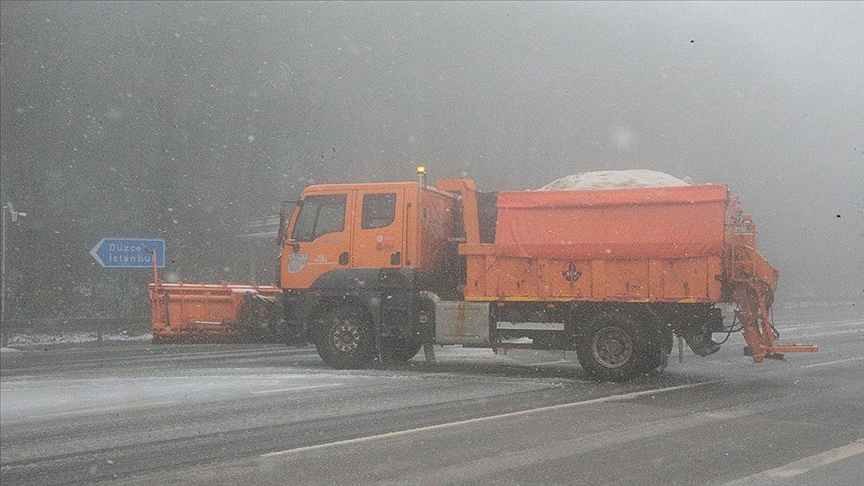 D-100 kara yolunun Bolu Dağı geçişinde kar başladı