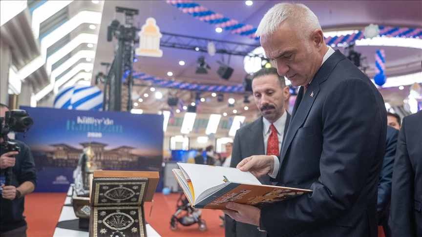 Kültür ve Turizm Bakanı Ersoy, "Külliye'de Ramazan" etkinlik alanını ziyaret etti