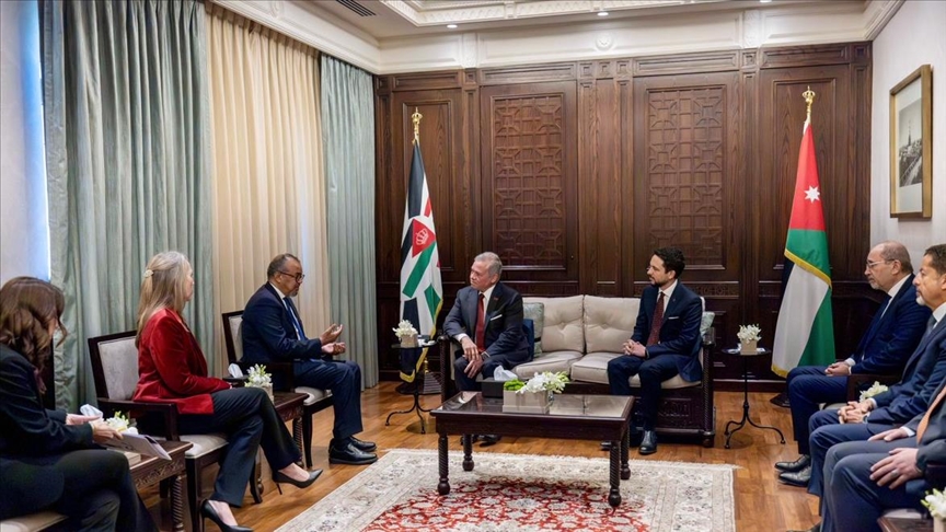 ملك الأردن يشدد على ضرورة تكثيف جهود إيصال مساعدات لغزة "دون قيود"