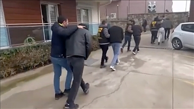 İzmir'de yasa dışı bahiste kullanılan "finans evleri" deşifre edildi, 49 şüpheli tutuklandı