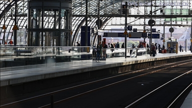 Berlin Merkez Tren İstasyonu'nda "yürüyen merdiven krizi" sürüyor